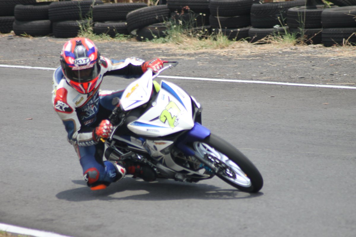yamahaindonesia's tweet photo. Yang lebih kerennya lagi nih Brosis, Rusman Fadhil dengan MX King juga menjadi yang tercepat di kelas 150 cc. http://t.co/I27fE16FhW