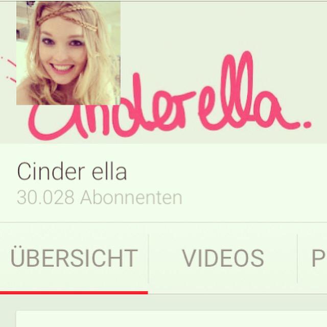cinderellalore's tweet photo. 30.000 auf Youtube 💕 Danke für dieses tolle Geburtstagsgeschenk 🌸🎀🙆🏼 http://t.co/JUx5nEYiRr