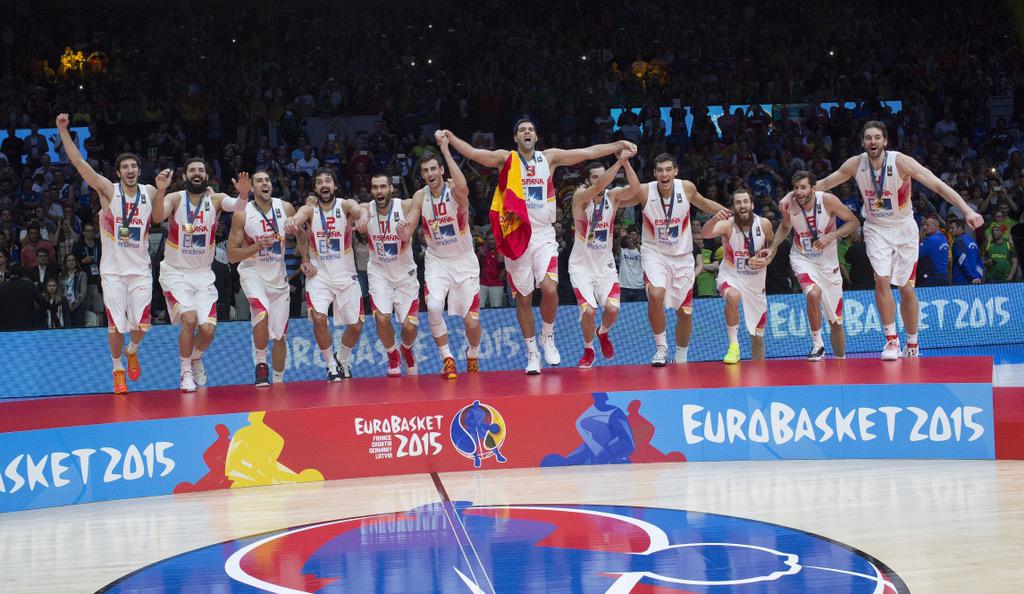 Buenos días! Os saludan los campeones de Europa! Hoy a las 13.30h celebraremos en Callao el triunfo de ayer en Lille!
