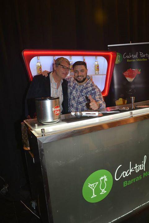 CocktailPartyUy's tweet photo. @turkabdala en la Barra de @BenditaTV junto a @cfernandezok !!! http://t.co/BGc9jI4U6M