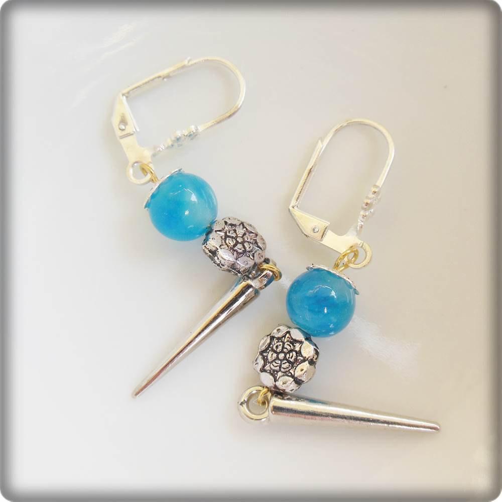 CaritaSiren's tweet image. Silver spikes roses leverbacks, blue turquoise shades stones,antique… etsy.me/1iF1TzN #Etsy #FacebookTwitter