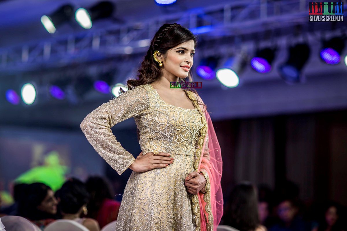 silverscreenin's tweet photo. #PhotoOfTheDay : @iSanchita owns the ramp with this pastel creation by #NaziaSyed http://t.co/XSXvfJX2Rz