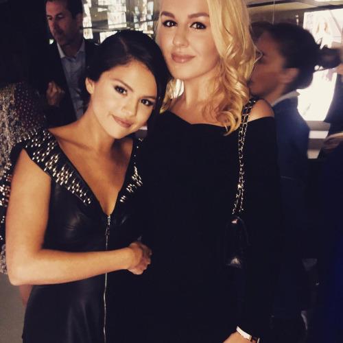 Mega_120's tweet photo. RT @tessiehartmann @selenagomez @LouisVuitton #LVSeries3 #SelenaGomez http://t.co/5eSUyrkhAw