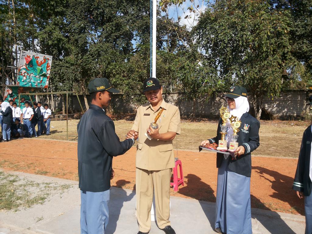 SMAN1Purwoharjo's tweet photo. Juara 1 dan 3 Pencak Silat Se-Jawa Bali di UNEJ http://t.co/ODrhfqShMJ