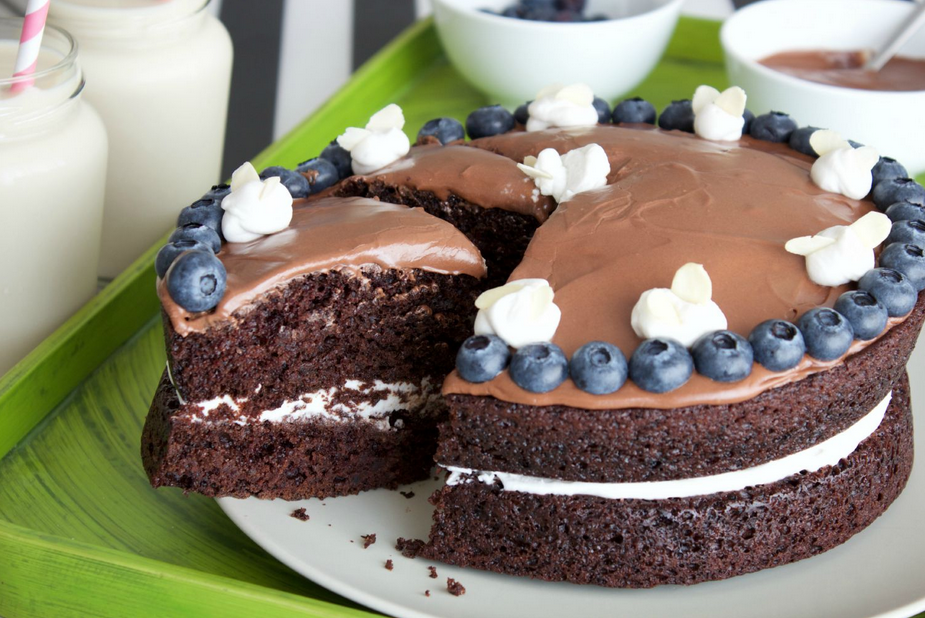findingvegan's tweet photo. Well hi there, gorgeous #vegan Chocolate Cake. http://t.co/pxcWvnjEEe by @lovingitvegan http://t.co/m0I823slmw
