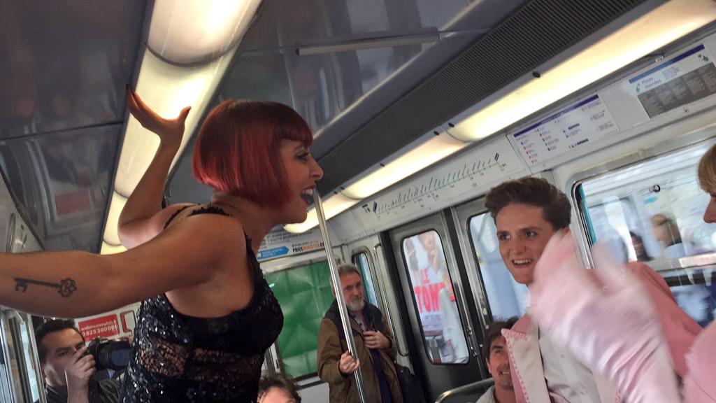 La folie de #Mistinguett dans le métro de #Paris #heymistinguett <a href="/CarmenMariaVega/">Carmen Maria Vega</a>