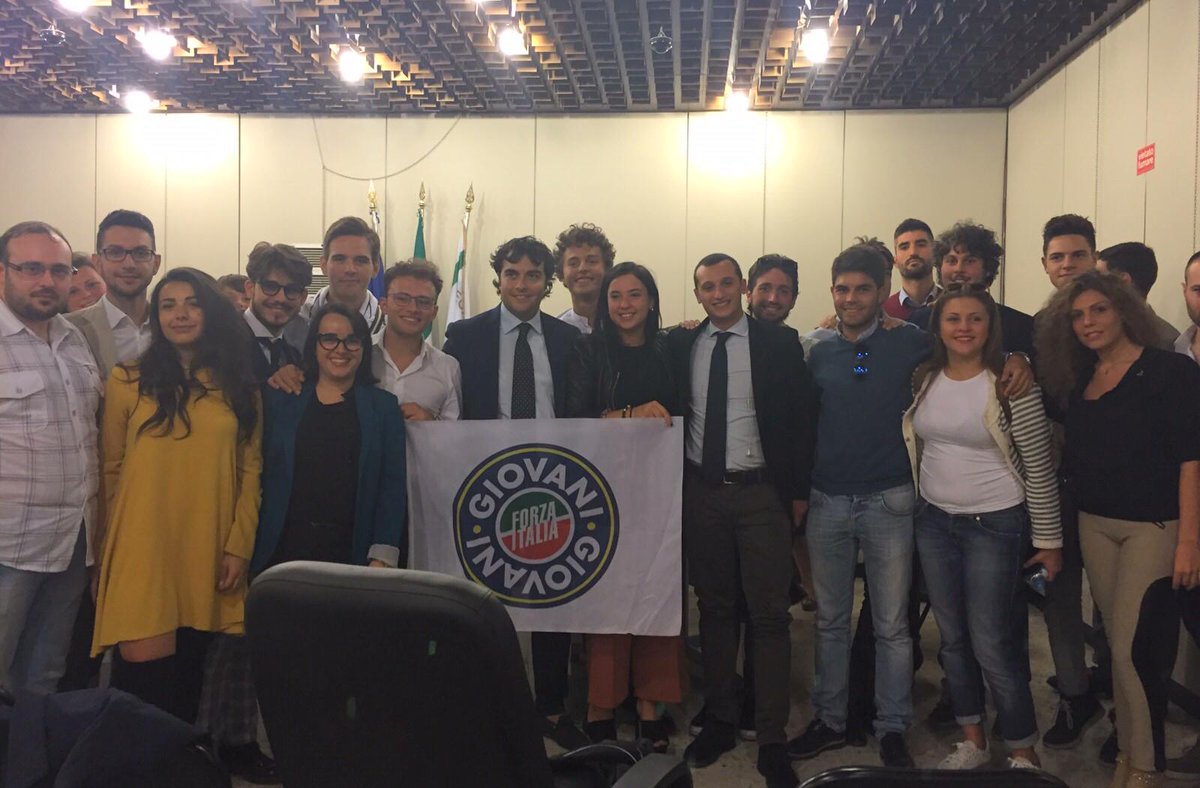 FedericadB's tweet photo. In bocca al lupo a @DieleLucia per essere la nuova coordinatrice provinciale di @FI_Giovani Bari. http://t.co/Fm01I5I7E1