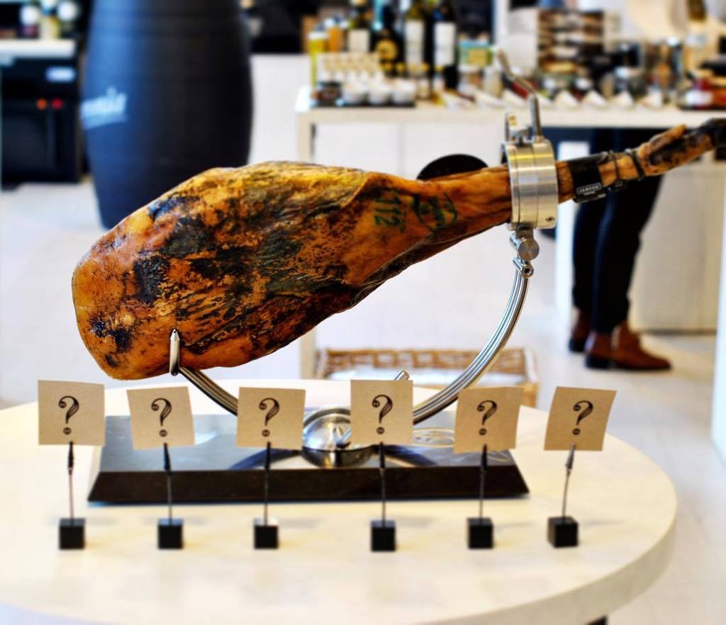 mimo_food's tweet photo. Visitors to our shop have been guessing the weight of this acorn-fed @cinco_jotas  jamón i… http://t.co/730jovf6w6 http://t.co/RLNZk4SuBK