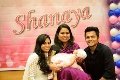 tanhassholic's tweet photo. #2DaysToGoForSKBDay #SKBDayWeek @snehakapoorski
Her whole world in one Frame.. http://t.co/u76LndA8vn