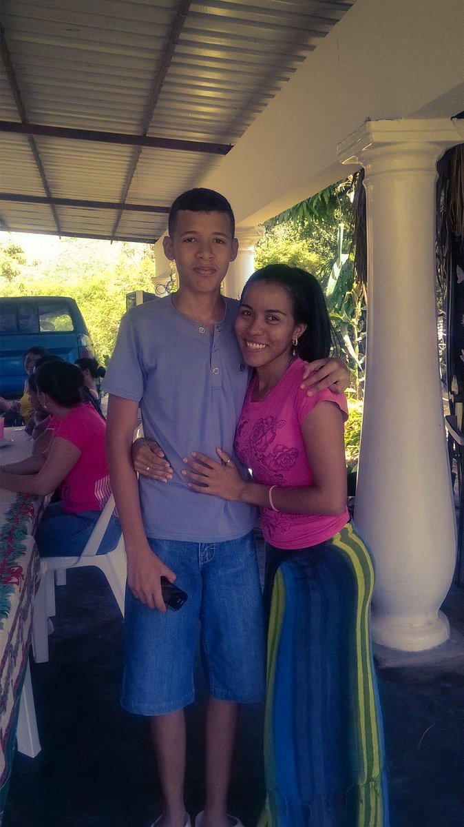 RIsabella2's tweet photo. El menor de los primos y el mas alto jajaja #PrimoBello. http://t.co/tKvwMJP4bg