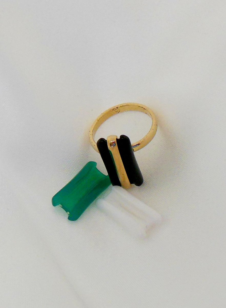 Ladysfancys's tweet photo. Vintage Ring by Sarah Coventry "Interchange" 1979 http://t.co/CpLdr7DueB #Etsy #MulticolorRing http://t.co/Kb5cZTIBle