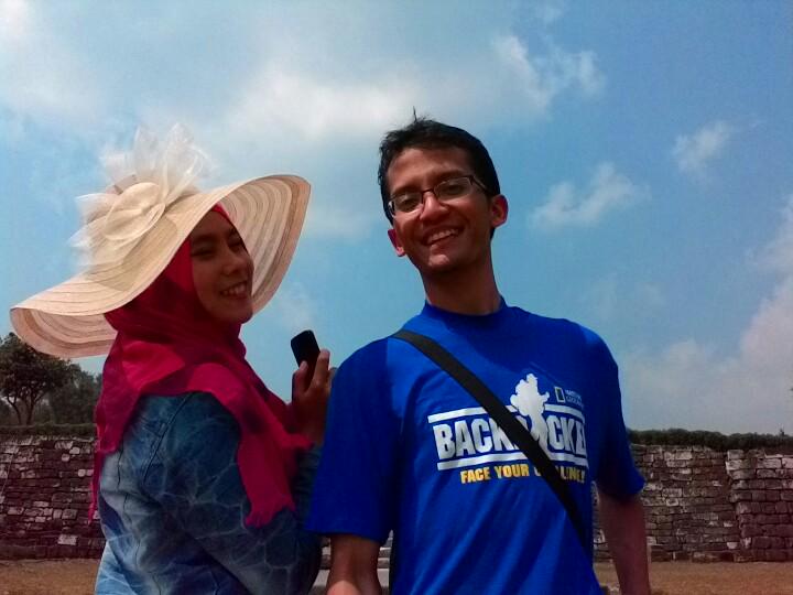riosetiawan07's tweet photo. Bahagia itu tersenyum bareng sahabat @tinatiana cc @salsabeela @acerID @GagasMedia #PassportToHappiness #LiquidZ520 http://t.co/NmKr9jafK4