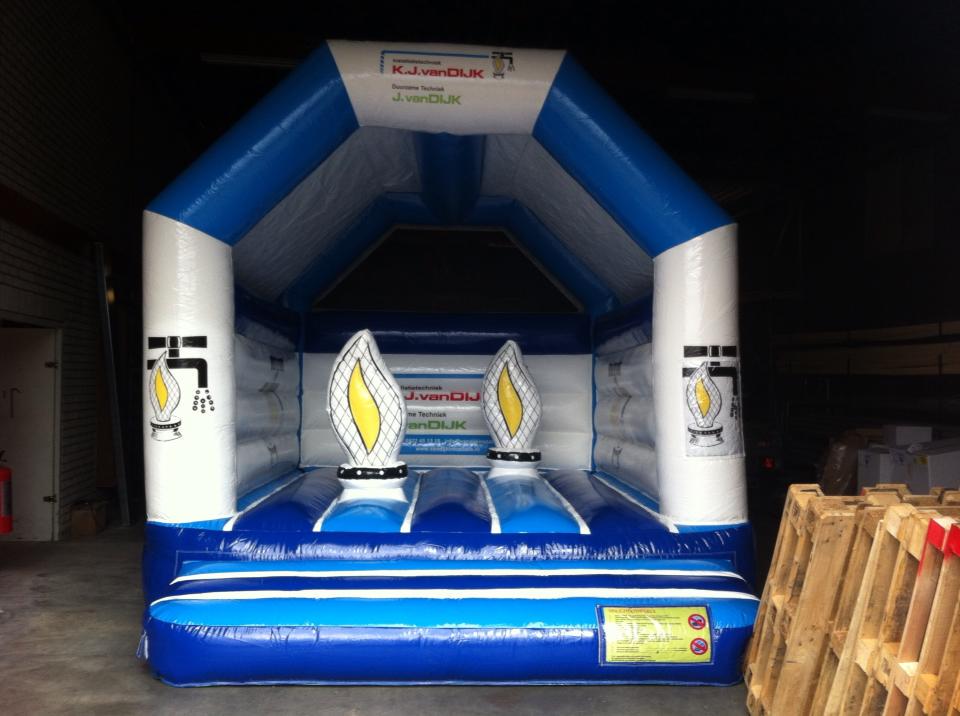 KJvanDijk1's tweet photo. springkussen is binnen! leuk geworden om in te zetten voor promotie. geleverd door @JBAirDesign en @jbinflatablenl http://t.co/ceMdvHffos