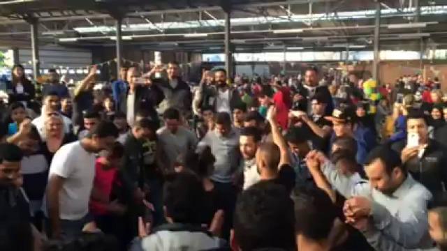 Zonder haat taart in #Sijsele bit.ly/1YKi3Zx #vluchtelingen