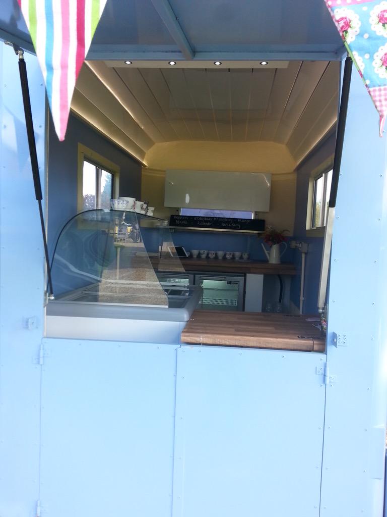 allbarnoneevent's tweet photo. A lovely day spent @GranaryEstates yesterday serving frozen yogurt.#frozen yogurt #retro #vintage http://t.co/A1jQpTcUvo