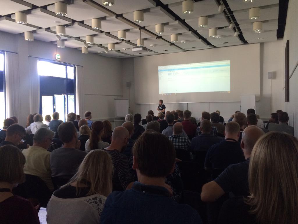 Thiliepan's tweet photo. #sit2015 der var fuldt hus da Wizkids fortalte om Brugerportalinitiativet og GAFE #wizkidsedu http://t.co/0C3cwahF21