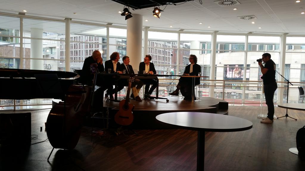 micheleggermont's tweet photo. Uitspraak rechtzitting @_MikeMuller @brenno bij #Right2KnowDay http://t.co/rsKPS1dtSL