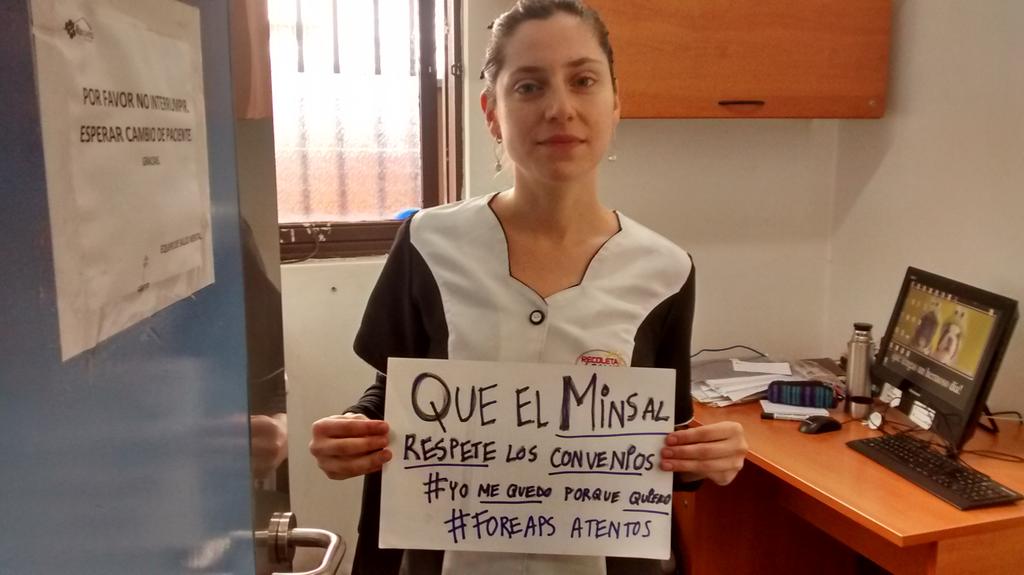 GabyfigGo's tweet photo. @ministeriosalud respeta los convenios #yomequedo porque quiero @colmedchile apóyanos #foreapsatentos @foreapspre2012 http://t.co/zlgk7ivHOI