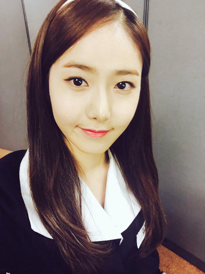 GFRDofficial's tweet photo. #여자친구 #GFRIEND 여친이들 나오는 추석특집방송 즐겁게들 보셨나요? 아쉬워 하고 계실 팬 여러분들 위해 사진 몇장 더 보내드려요♡ 남은 연휴 즐겁게 마무리 하세요!^^ http://t.co/IG4oOjoiby