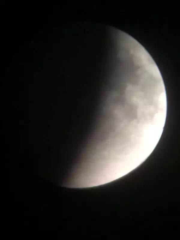 uolb306's tweet photo. #SuperBloodMoon CaiJun http://t.co/9xxosQihkb