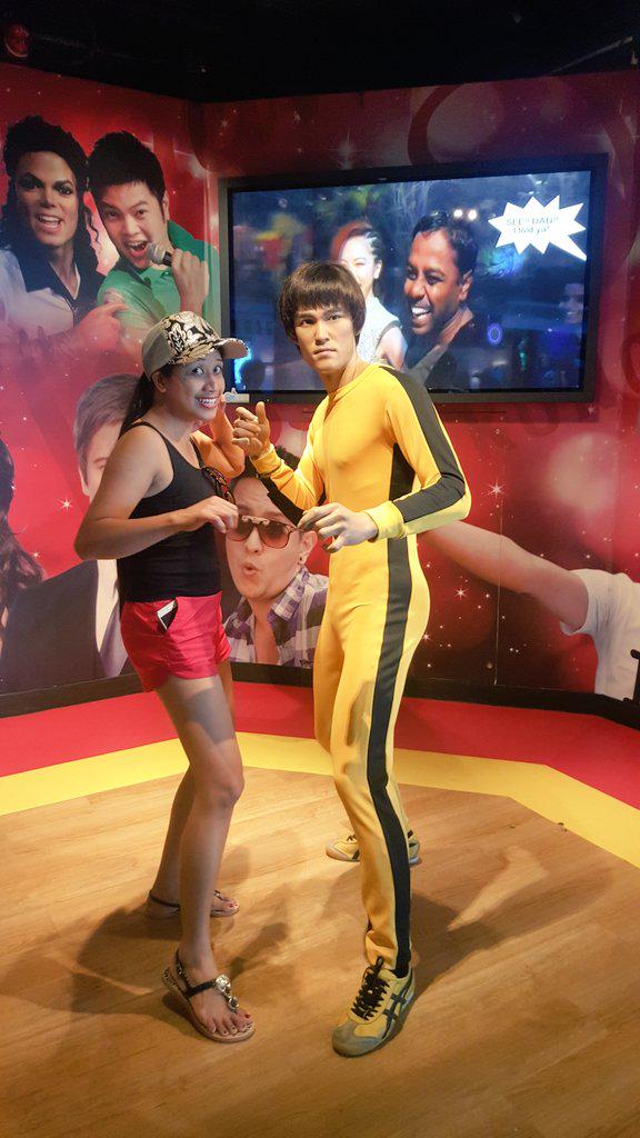 AngelyzaSacoco's tweet photo. @Sherilsheng with bruce lee http://t.co/WATtCcqrWi