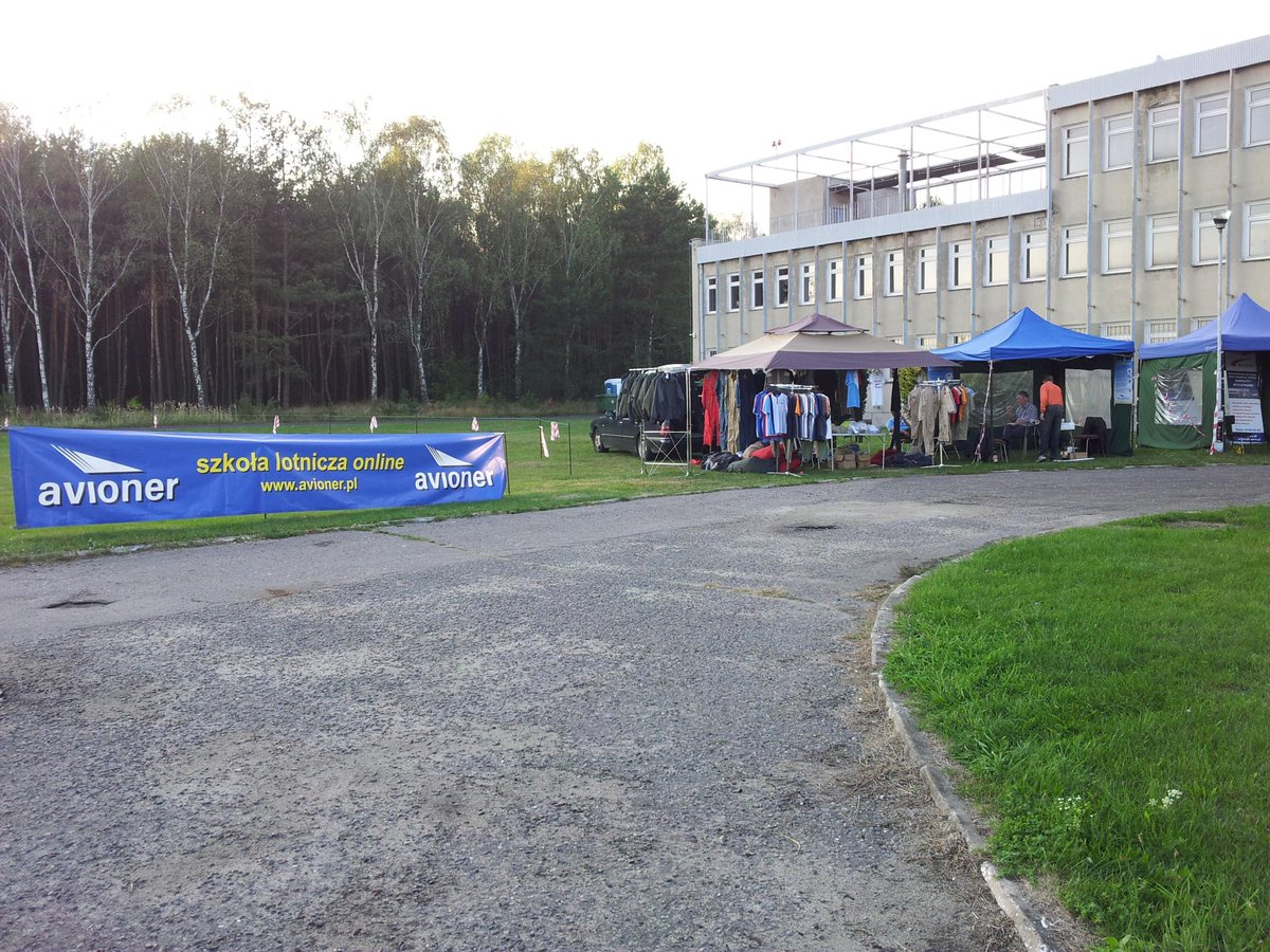 AvionerPL's tweet photo. Na lotnisku w Białej Podlaskiej powstaje nowa szkoła lotnicza!. 4-kilometrowa lina wyciąga szybowiec nawet na 1400 m. http://t.co/9TLJUk8Oef