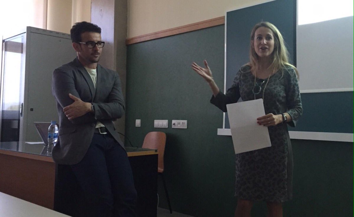 drbrunonegri's tweet photo. El @drbrunonegri imparte en #CEUvalencia una charla sobre Manejo de tejidos blandos en implantes #cirugía #implantes http://t.co/2xmu8ToAir
