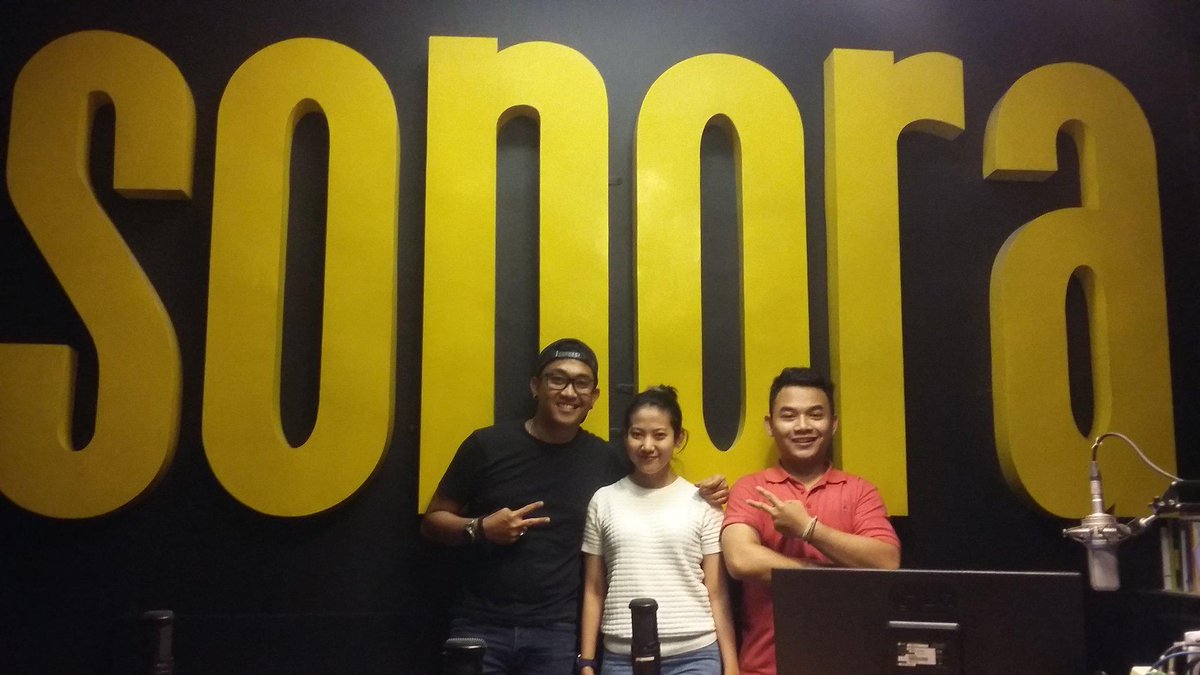 arulorlando's tweet photo. Sahabat sonora simak live interview w/ @RealDudy dan @RiskyDilaga_ sampai jam 7 malam http://t.co/MmITlpaRAj
