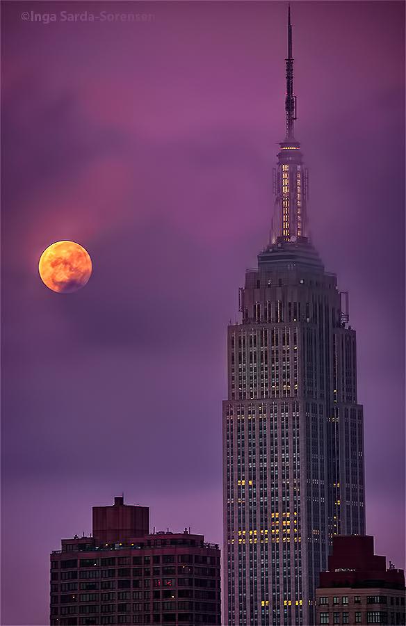 #Supermoon sets into the morning fog today in #NYC. #SuperBloodMoon