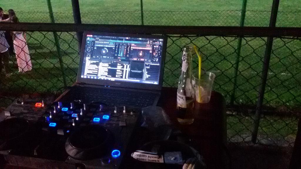 dj_menc's tweet photo. #partymusic #DJmenc #DJscatto #inconsole #followme http://t.co/wif0WzFPEr