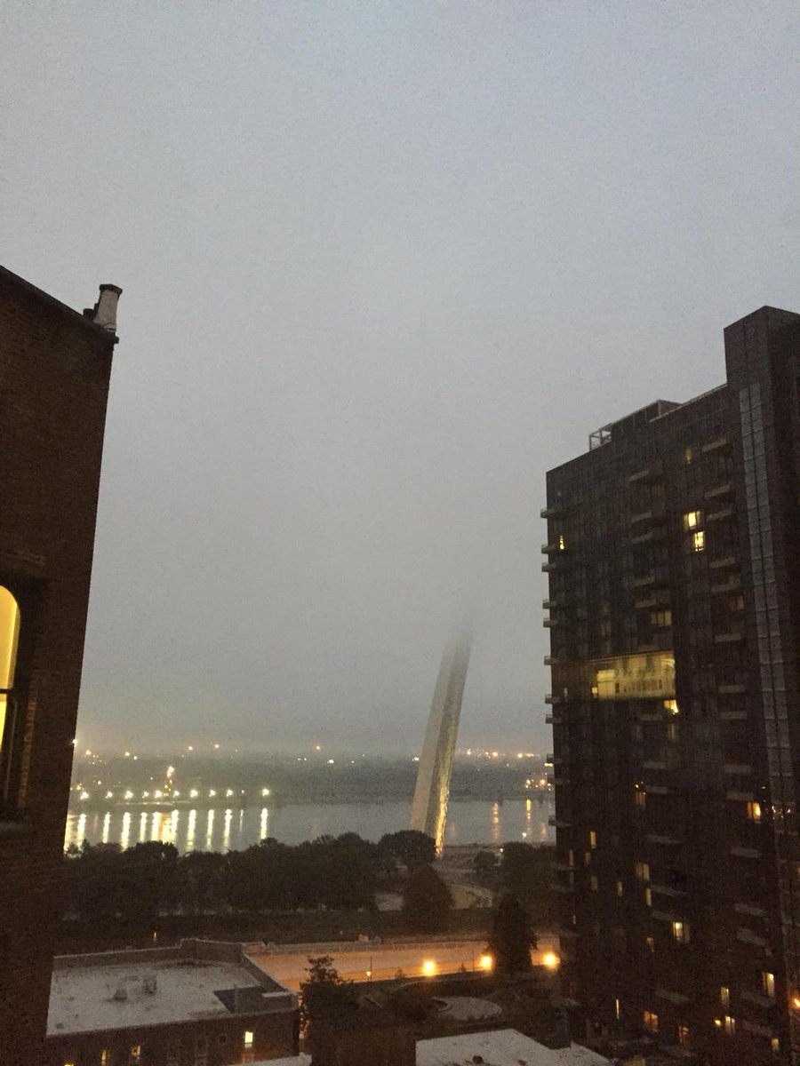 lindaloew's tweet photo. Benefits of early Monday morning @CityArchRiver #halfarch @Lawrence_Group http://t.co/Lh3OQLPhHT