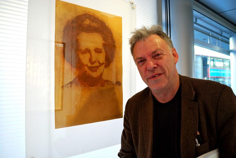 VeeLadwa's tweet photo. Amazing to meet Master Printer, John Phillips and his 'The Iron Lady' print, a must see! @ldnprintstudio #Printopia http://t.co/HbfJH6pVGG