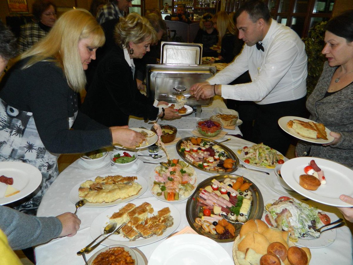 RestoranGaj's tweet photo. Ovako izgledaju gozbe u restoranu ''Gaj''. :) Pa kada budete rešili da obeležite neki jubilej obavezno nam se javite! http://t.co/OgP7G91GLB