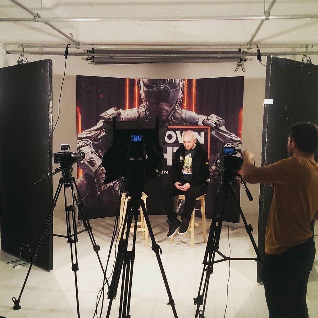 Explosive_Alan's tweet image. Monday #AimDownSights filming is GO! #ExplosiveAlan ift.tt/1Vir0tE