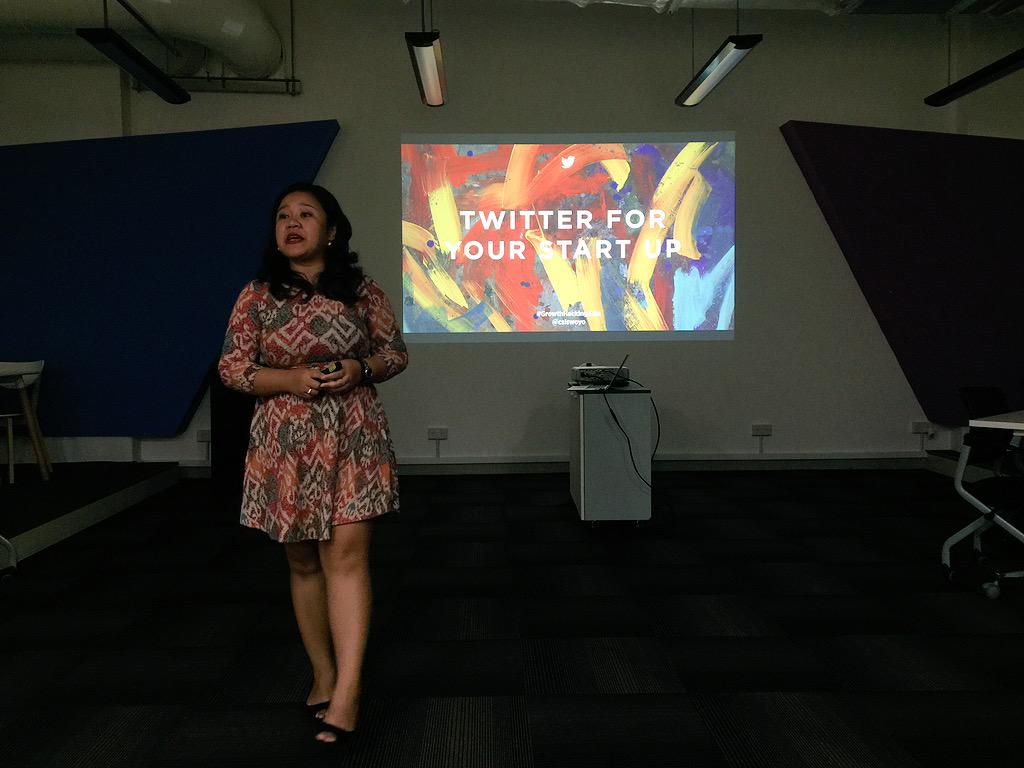 edricsbr's tweet photo. #TwitterSMB conducting workshop for Singapore startups for the first time! @csiswoyo #growthhackingasia http://t.co/DCPRAcnwkv