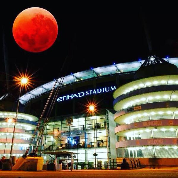 MUnitedEs's tweet photo. ¡Feliz inicio de semana para todos!

#ManchesterIsRed #TheWorldIsRed

[Vía @SportsBreakfast] http://t.co/CdnceSGPal