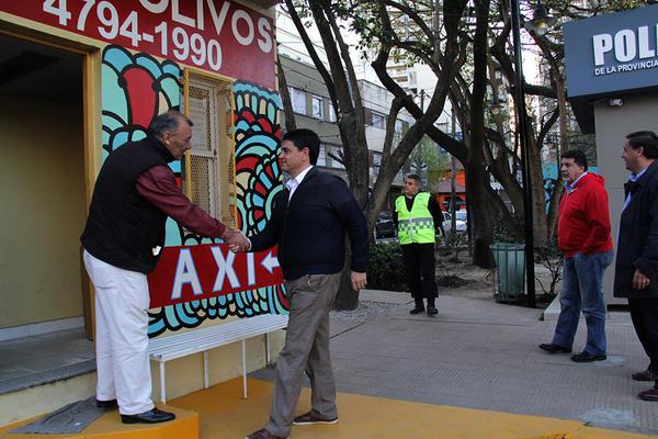 SeguridadVL's tweet photo. Destacamento Estación #Olivos Este destacamento funciona las 24 h. los 365 días del año, http://t.co/NNgQlXTPIR