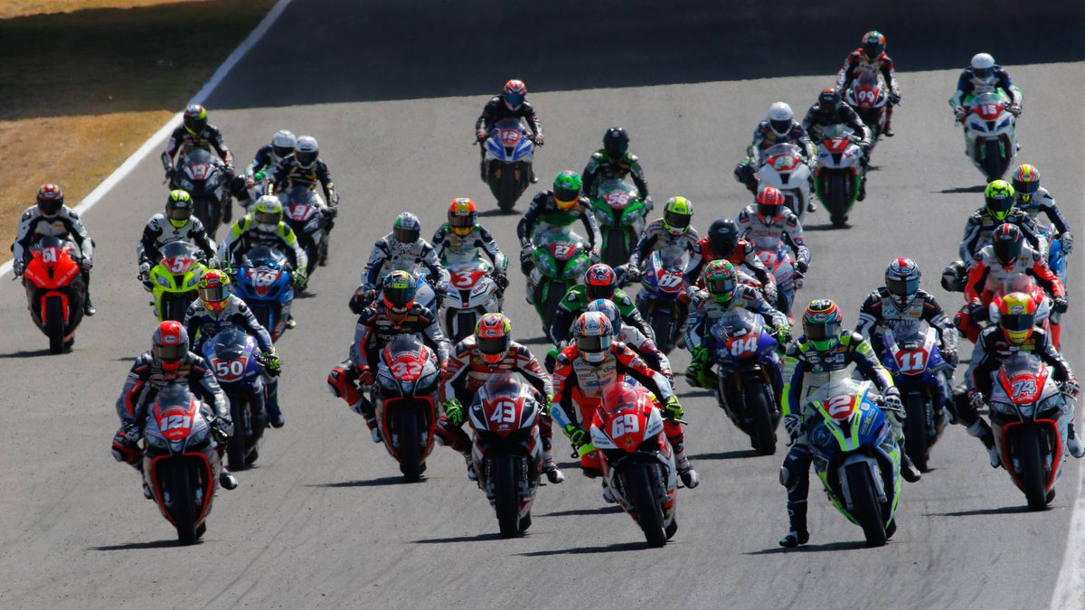 STK1000 braced for nail-biting French climax. <a href="/lorysava32/">Lorenzo Savadori</a> vs <a href="/tambu_2/">Roberto Tamburini</a>: worldsbk.com/en/news/2015/S… #FrenchWorldSBK