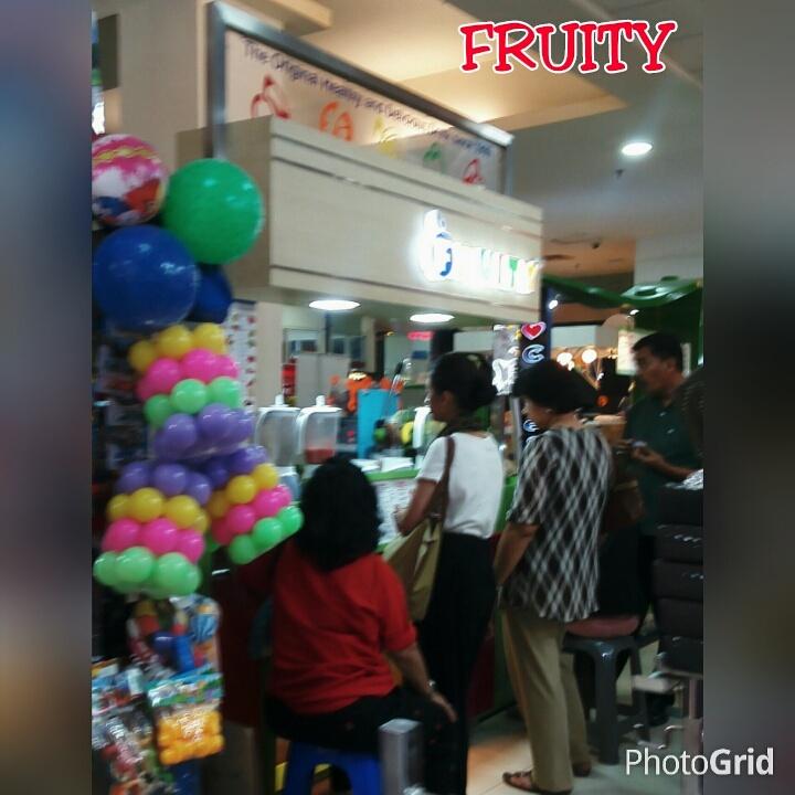 Budirahmatf's tweet photo. @ilovefruity #FRUITY Healthy and Delicious Drink #TaminiSquare l.t LG #EnaknyaSehat @TaminiSquare pingin yg segar :) http://t.co/vIo4QqZnjn