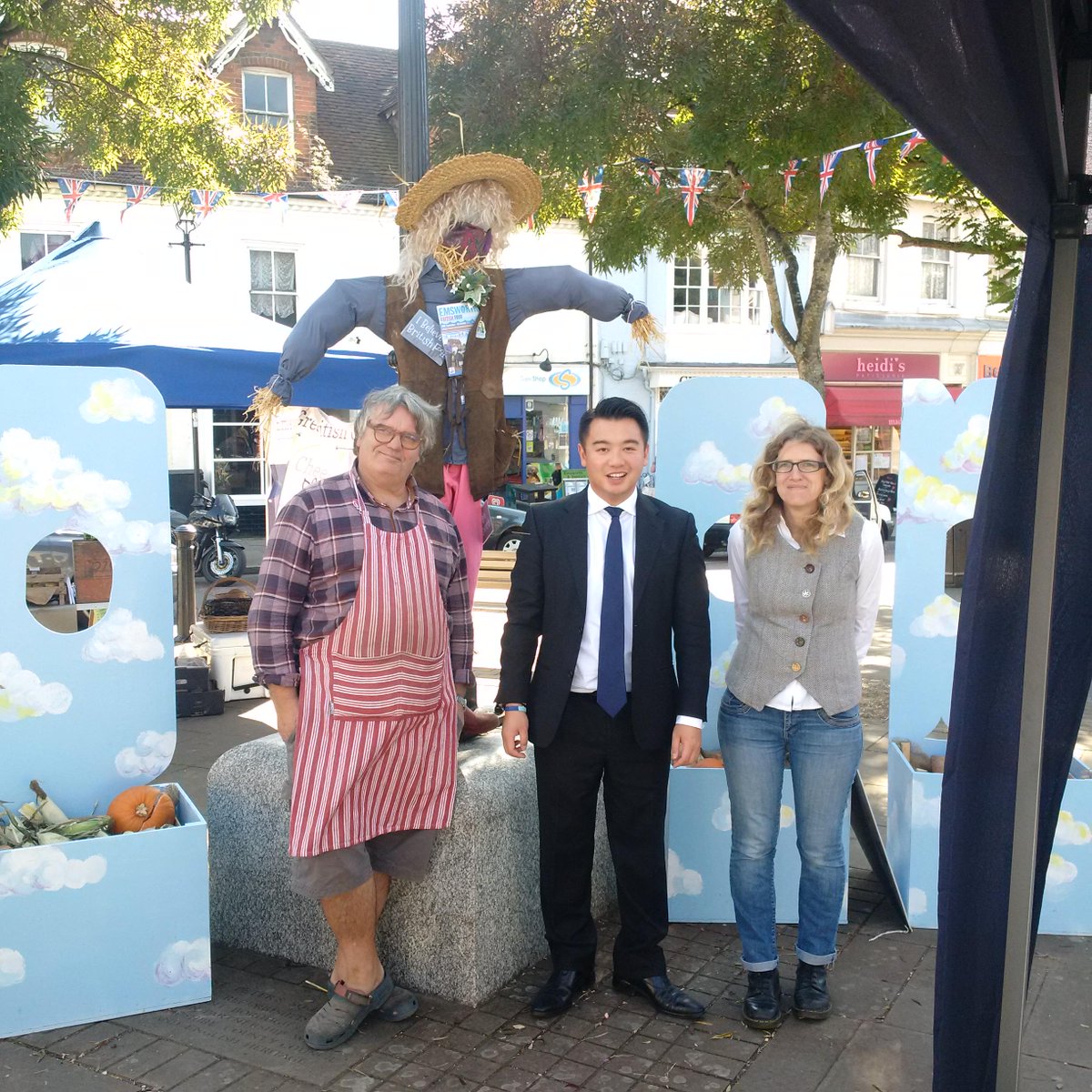 AlanMakMP's tweet photo. Great atmosphere &amp; fresh local produce at @EmsworthFood #EmsworthFoodFortnight market @katespreadthis @bakerboysbread http://t.co/1z9hKCbsPC