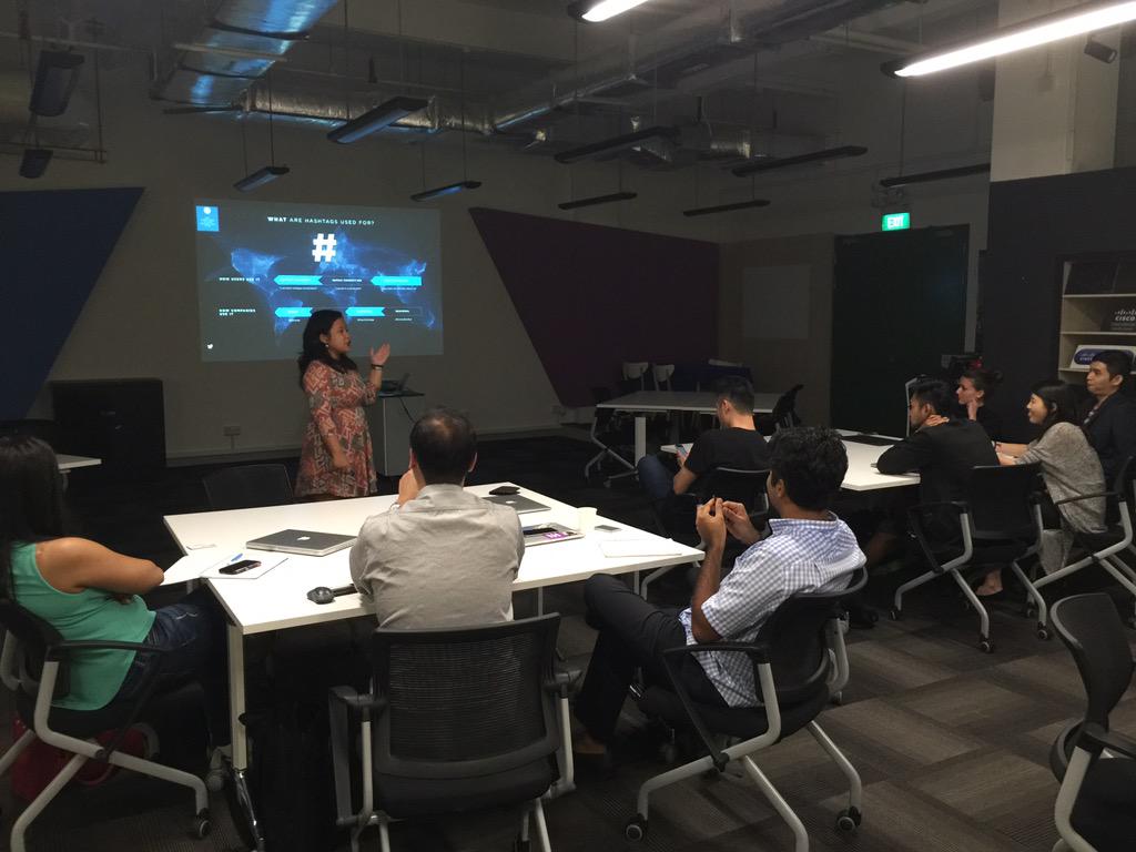 edricsbr's tweet photo. Singapore entrepreneurs actively participating at #TwitterSMB workshop! @csiswoyo @thepiedonc @emhuo http://t.co/BjJyYFwzrZ