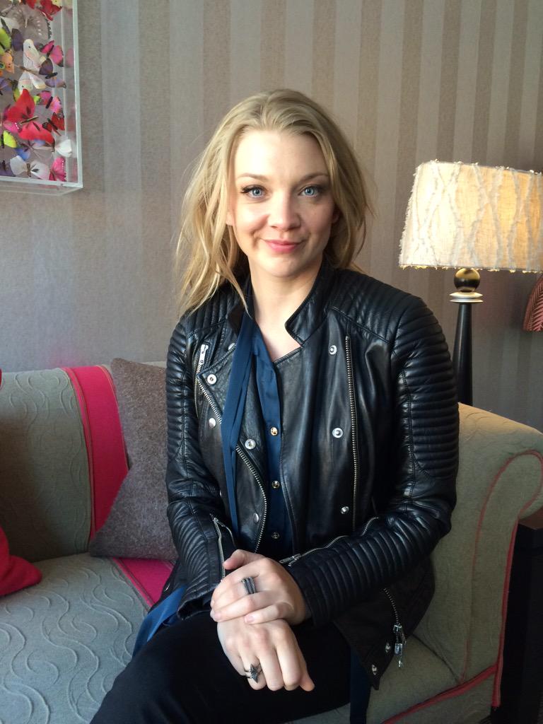 Q&A mit Cressida aka Natalie Dormer CP_S4GBWEAAir6c