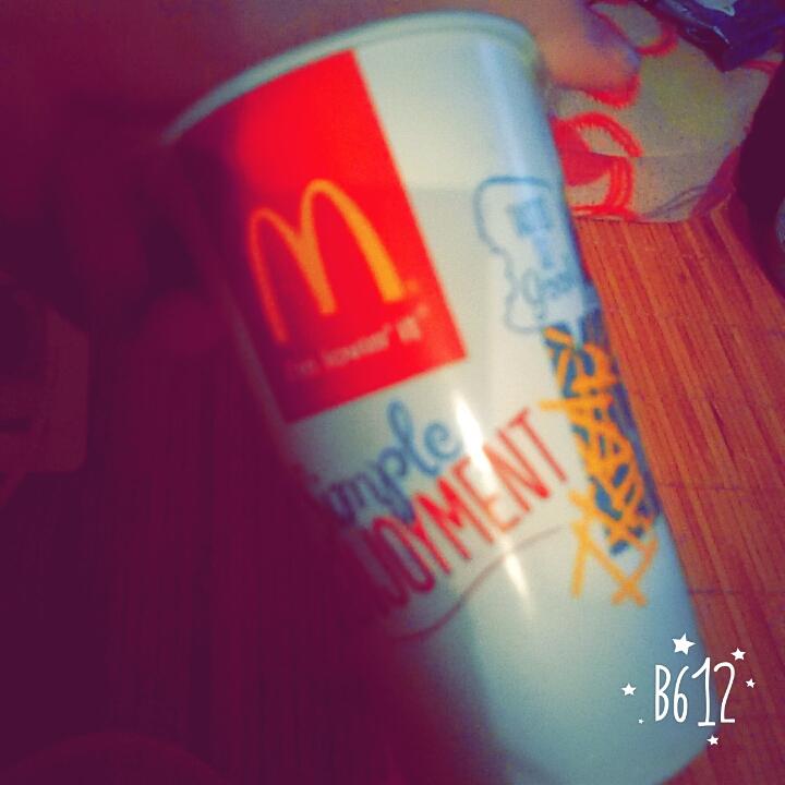 AIRI__Kaisan's tweet photo. やっぱりマックはダメだ
飲み終わって開いたらなんか入ってたよ(^_^;) http://t.co/aVYlvAgZAT