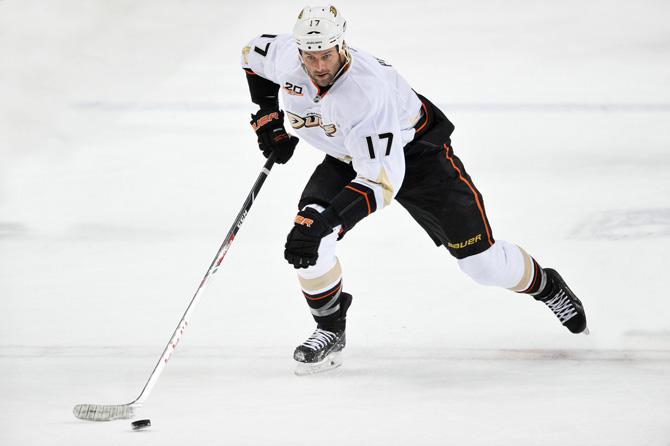 Happy 33rd birthday to the one and only Dustin Penner! Congratulations 