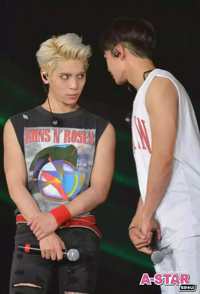 shineeworld1218's tweet photo. 狂犬に注意ww http://t.co/CE5VuhzvjY