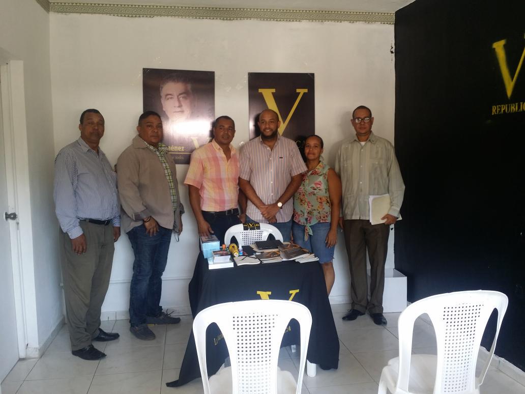 VRepublicaSTGO's tweet photo. Supervisores PVR en visita a puerto plata y santiago #rumboalreconomientoVRepública @sotojimenezv @DanielGuillenG http://t.co/PUqjKHb44p