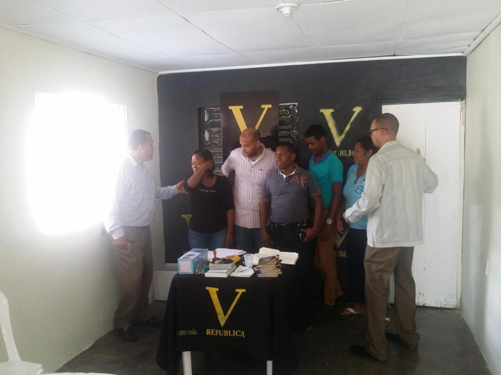 VRepublicaSTGO's tweet photo. Supervisores PVR en recorrido por la línea #rumboalreconomiento @sotojimenezv @DanielGuillenG @irciagk15 @verasjjj http://t.co/HKwYerNxld