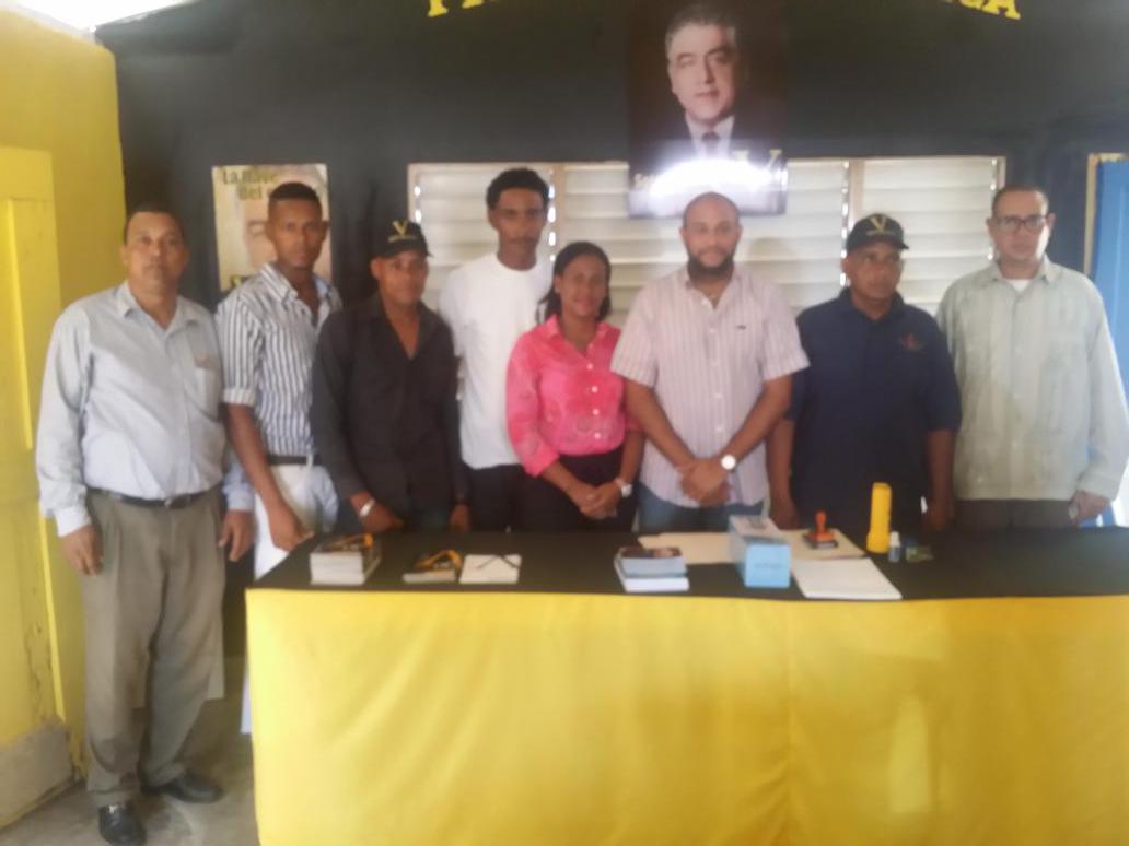 VRepublicaSTGO's tweet photo. Supervisores PVR en recorrido por la línea #rumboalreconomiento @sotojimenezv @DanielGuillenG @irciagk15 @verasjjj http://t.co/HKwYerNxld