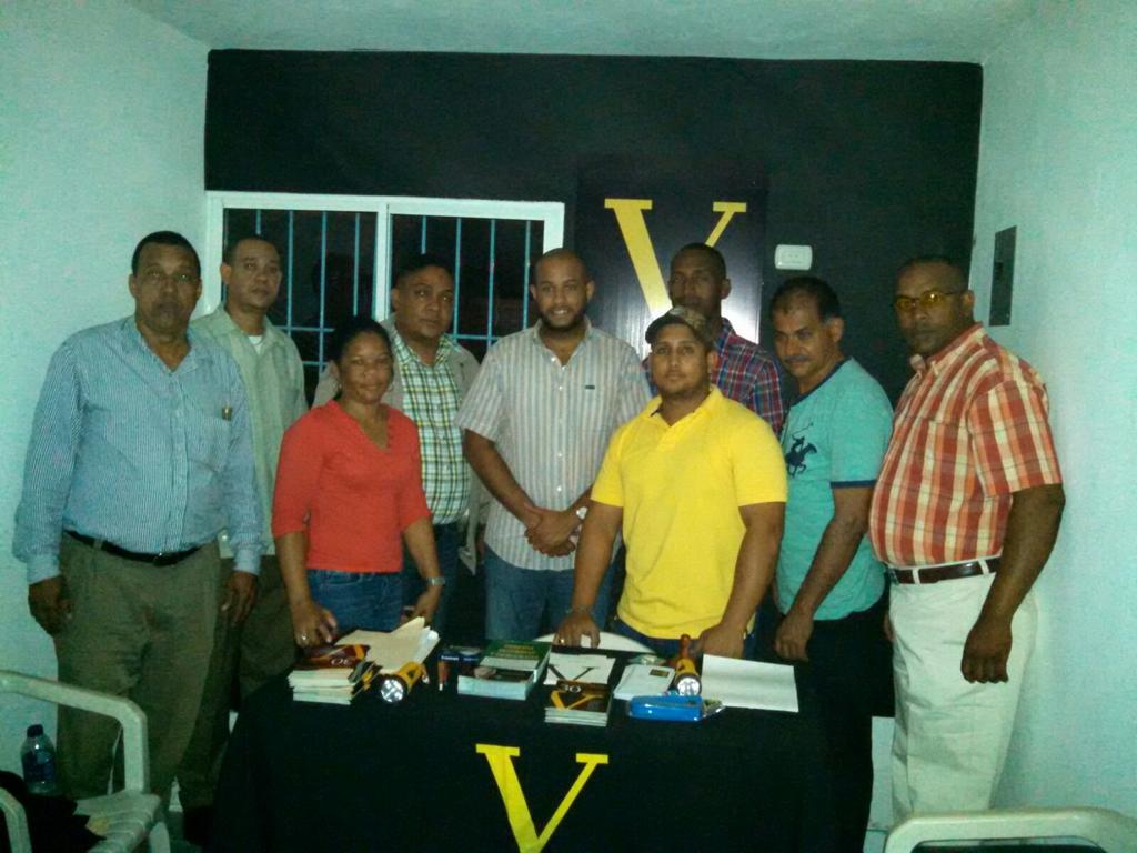 VRepublicaSTGO's tweet photo. Supervisores PVR en visita a puerto plata y santiago #rumboalreconomientoVRepública @sotojimenezv @DanielGuillenG http://t.co/PUqjKHb44p