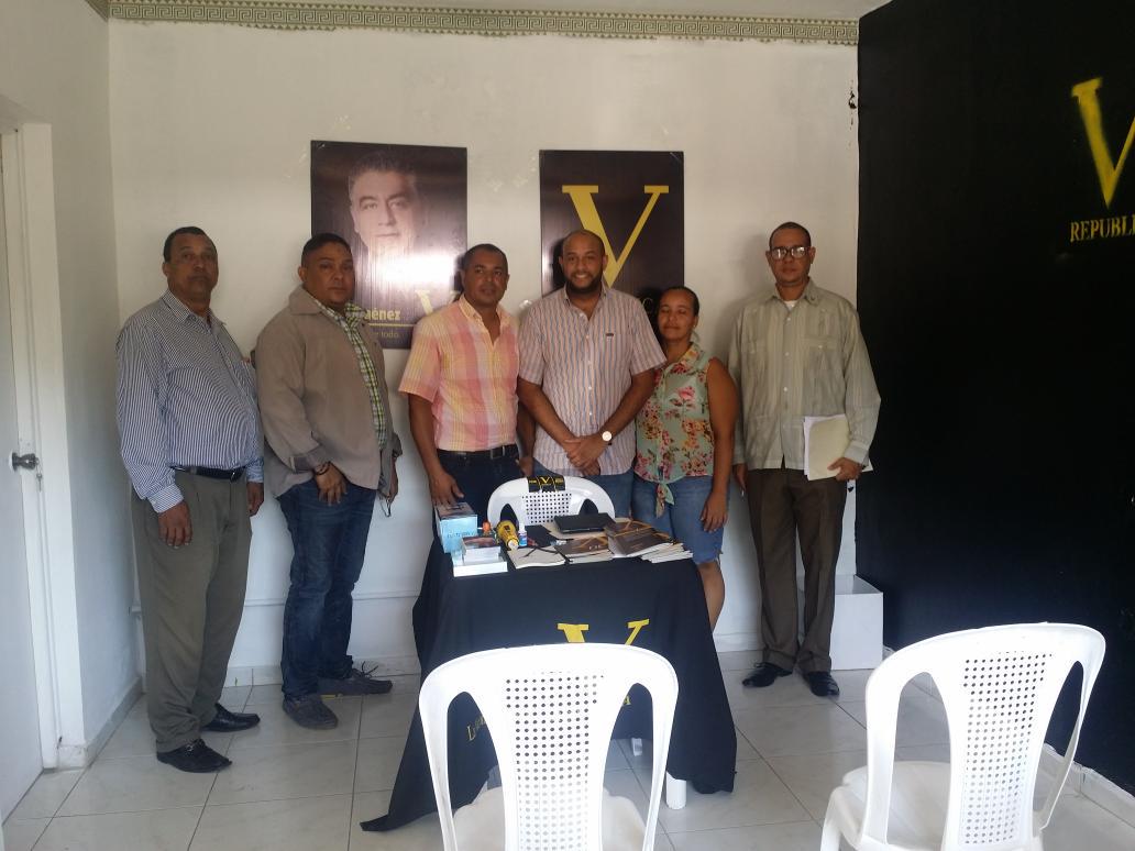 VRepublicaSTGO's tweet photo. Supervisores PVR en visita a puerto plata y santiago #rumboalreconomientoVRepública @sotojimenezv @DanielGuillenG http://t.co/PUqjKHb44p